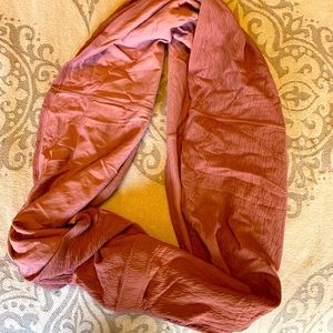 🌸NWOT Cute Lululemon Scarf Winter Warm & Buttons!